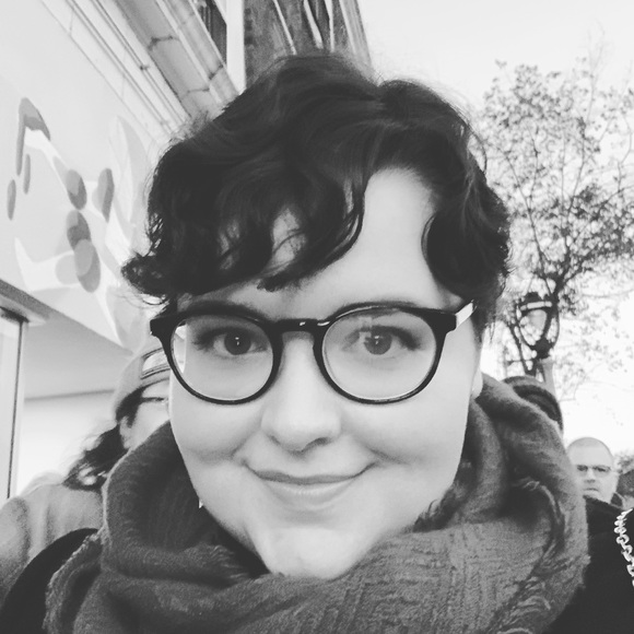 Meet your Posher, Elizabeth - Picture 3 of 3